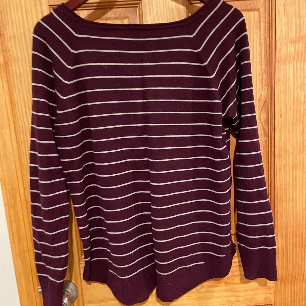 Pink clover, Xl, maroon stopped sweater.